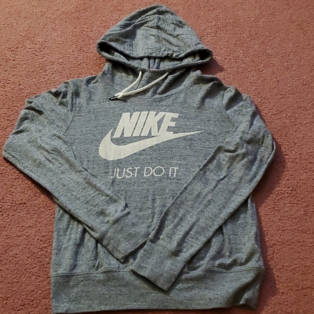 NIKE